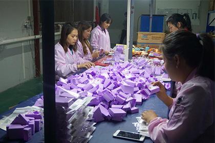 東莞硅膠女士煙盒套印刷圖案單月完成4貨柜